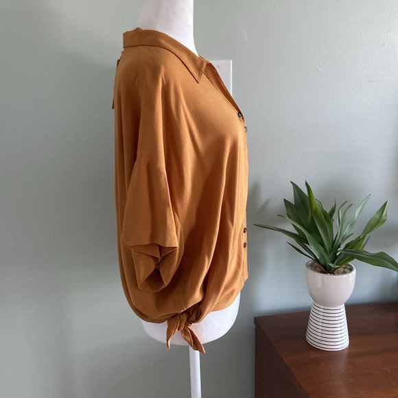 NWT Band of Gypsies Ochre Gold Tie Waist Button Down Blouse Size Small - Picture 2 of 8